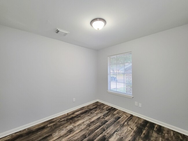 Building Photo - 2024 Stones throw Dr