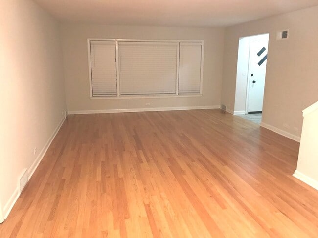 Building Photo - 819 Tomawadee Dr