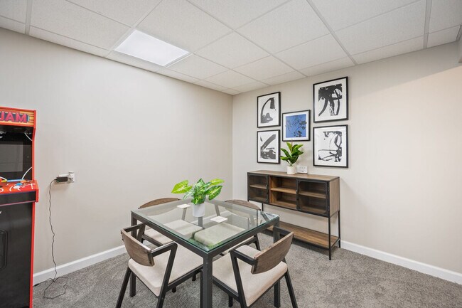 Building Photo - 14237 S Newberg Ct