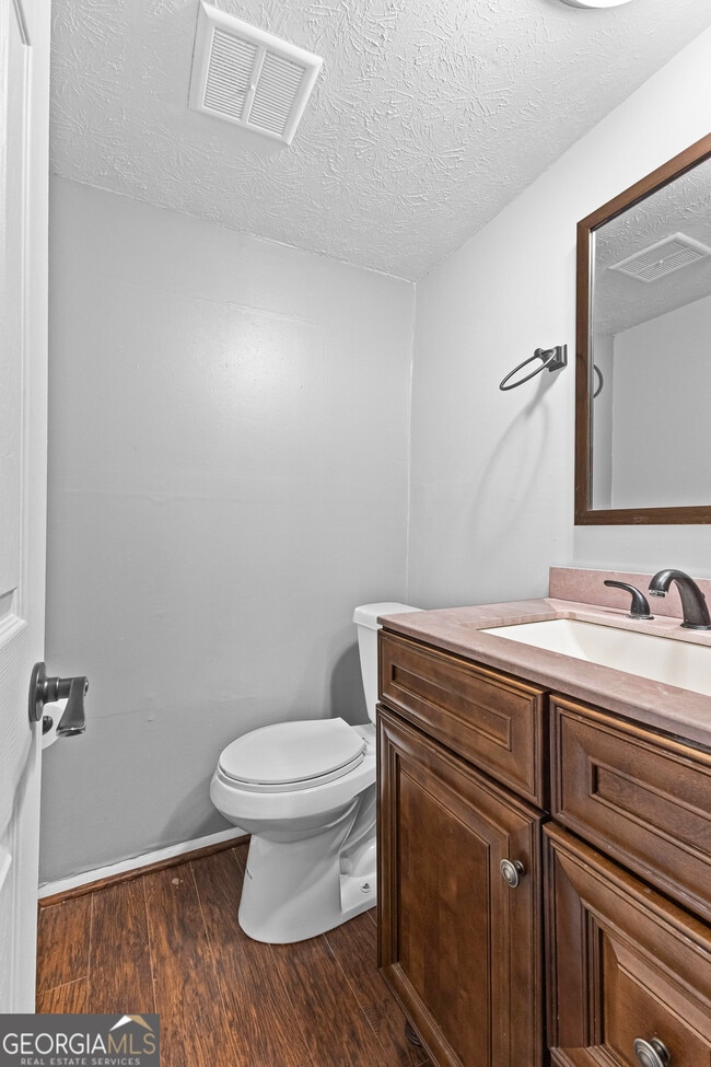 Building Photo - 143 Twiggs Cor