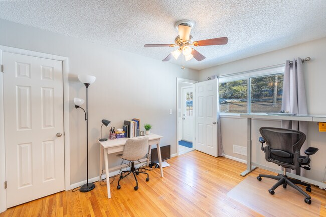 Building Photo - 1502 13th Ave NW