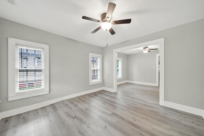 Building Photo - Recently Renovated 2 Bedroom Home in Rock ...
