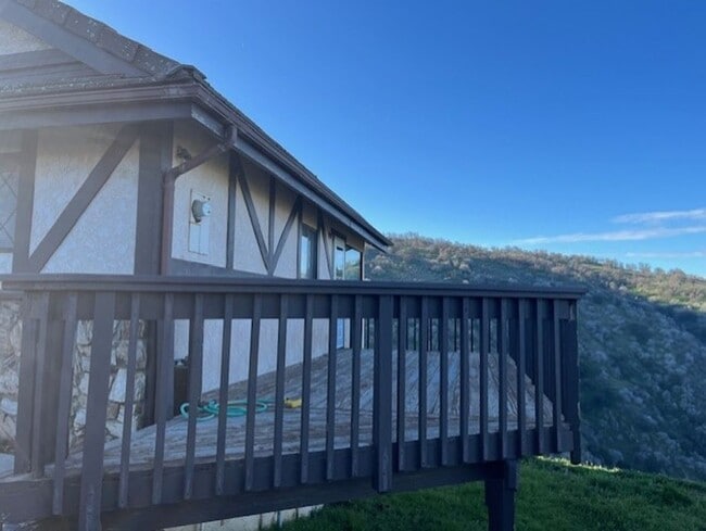 Building Photo - Amazing Mountain Views...