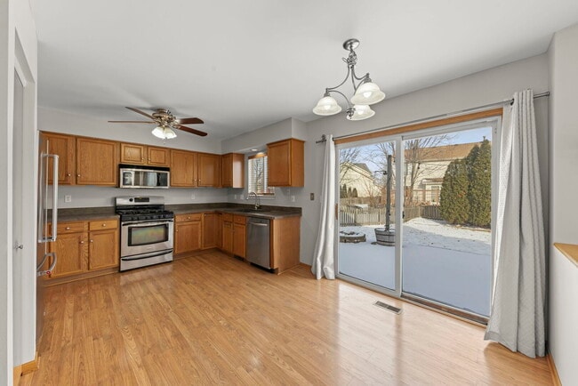 Building Photo - 14215 S Longview Ln