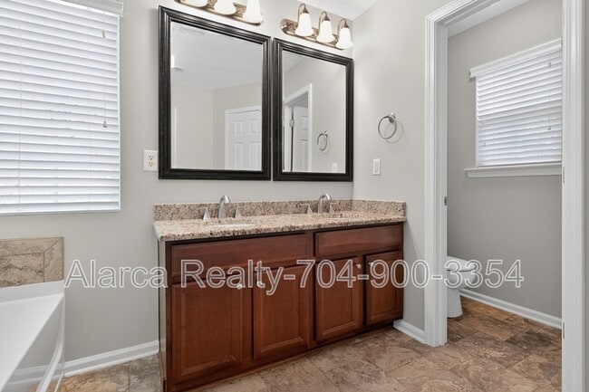Building Photo - 2041 White Cedar Ln