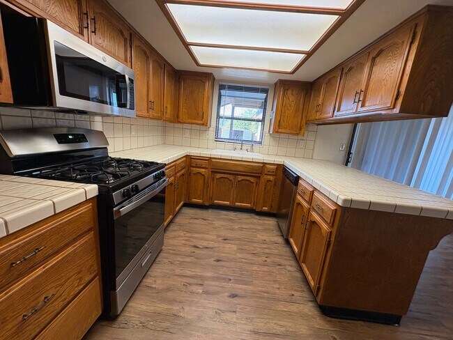 Building Photo - 636 Ramblewood Ct