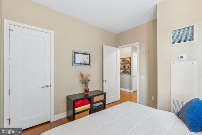 Building Photo - 1414 S Penn Square