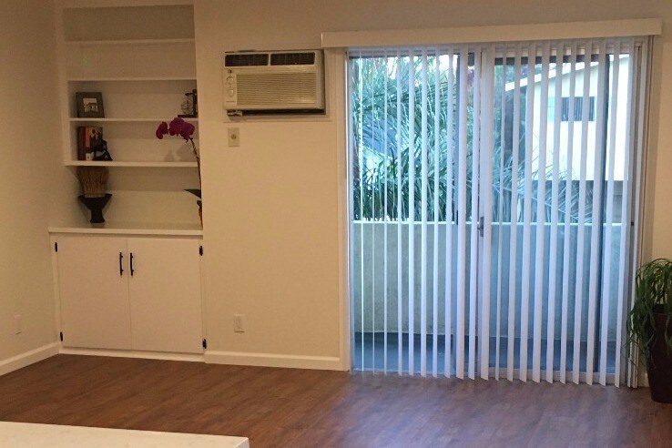 LR Built-In & Balcony - 14718 W Magnolia Blvd