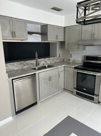 Building Photo - 522 Hollomon Dr