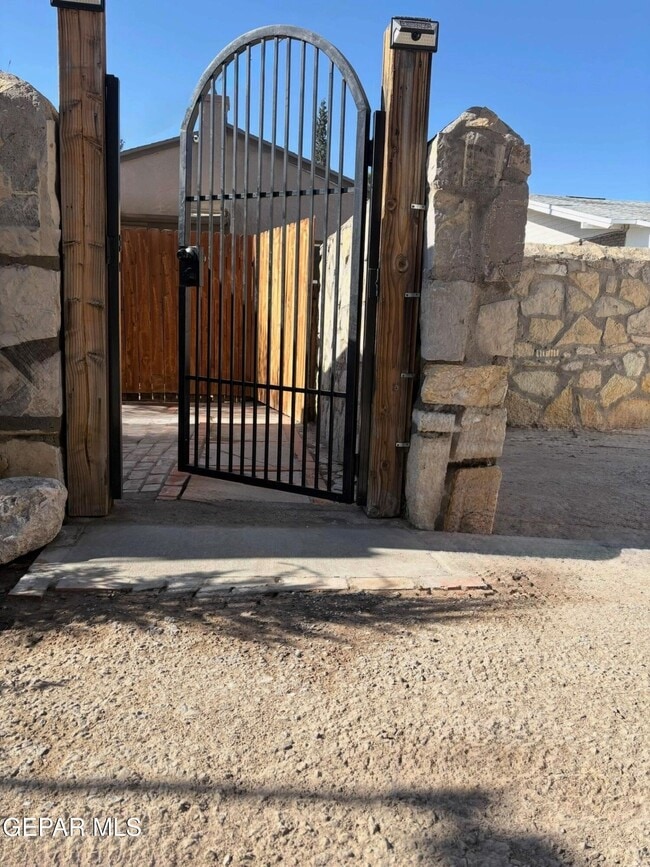 Building Photo - 502 Cincinnati Ave