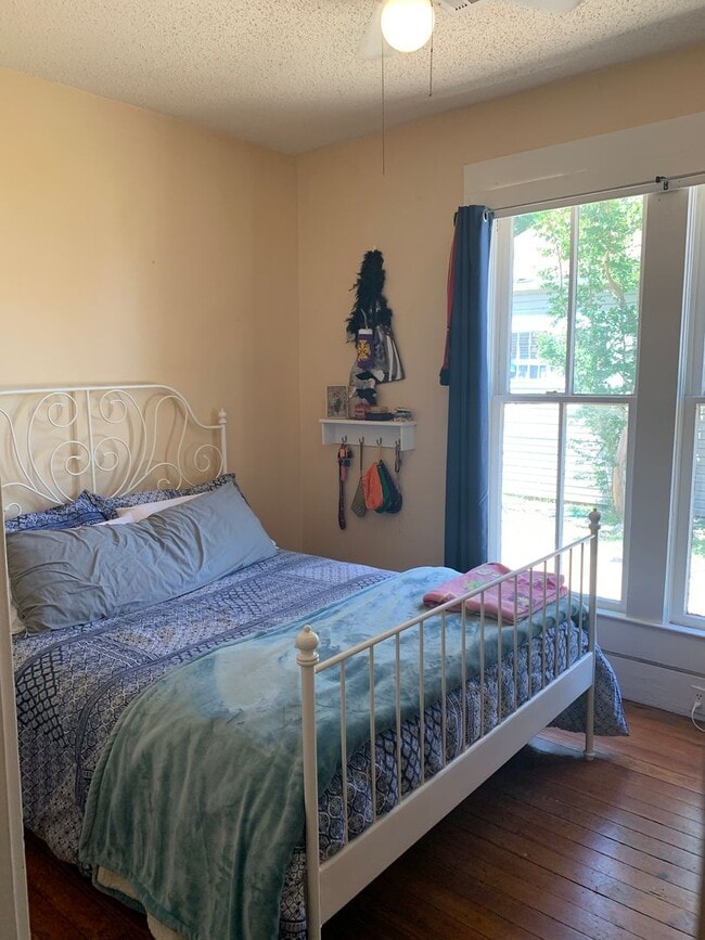 Building Photo - 1606 3rd Ave