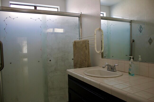 Building Photo - 30650 Avenida Del Yermo