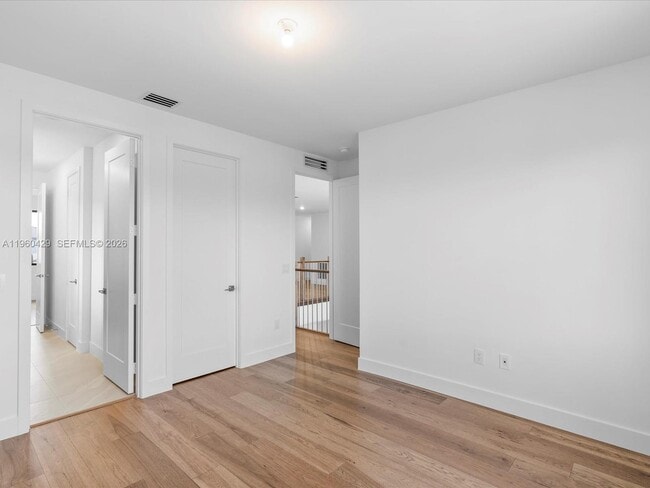 Building Photo - 19701 NE 16th Pl