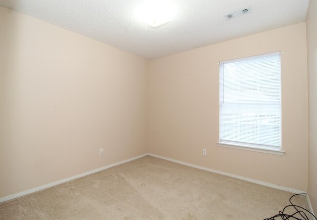 Building Photo - 3152 Parkway Dr