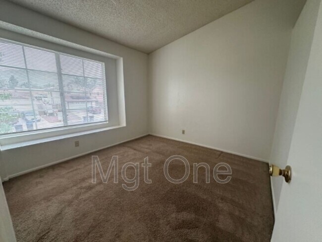 Building Photo - 23575 Parkland Ave