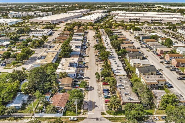 Building Photo - 3750 SW 60th Terrace