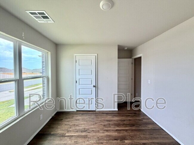 Building Photo - 2107 S Amarillo Dr