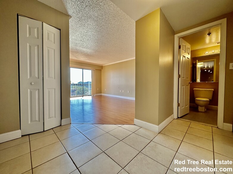 Unit 503 - 15 North Beacon St