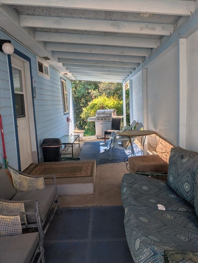 Building Photo - 331 Bonite St