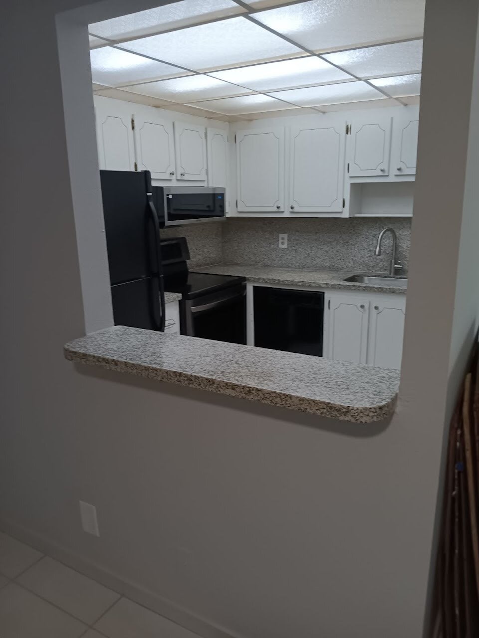 Building Photo - 619 Saxony M