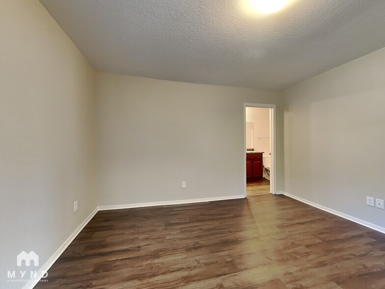 Building Photo - 303 Westwood Dr