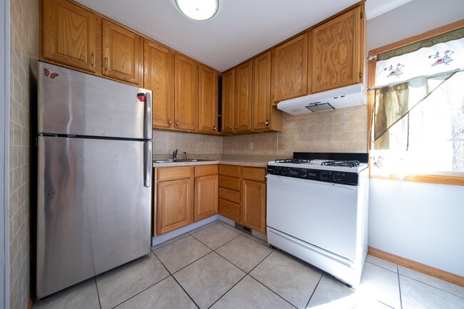 Building Photo - 3821 Clinton Ave