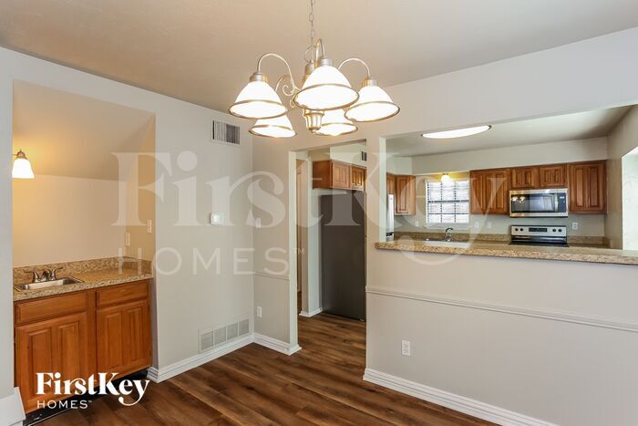 Building Photo - 2416 Sutton Dr