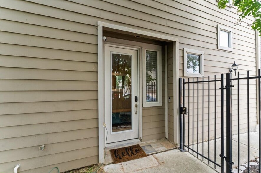 Building Photo - 235 N Lenox St