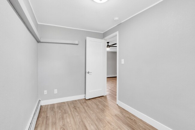 Building Photo - 825 12th St