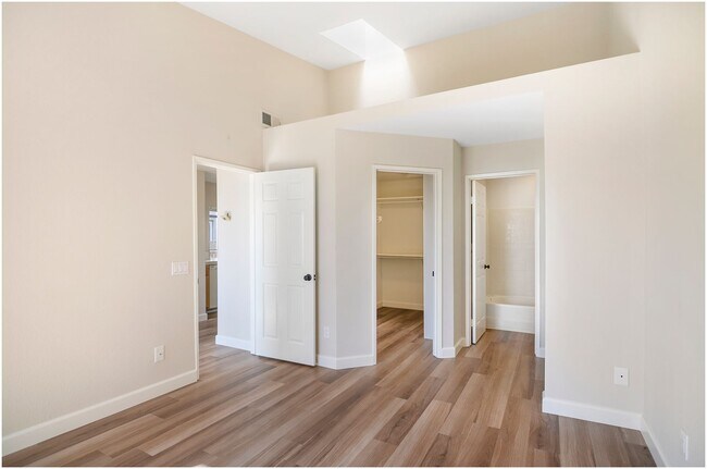 Building Photo - Stunning OCEAN VIEW Condo!