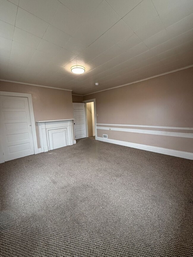 Building Photo - 914 Lawrence St