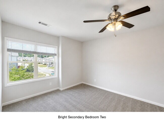 Building Photo - Spacious 4BR/3BA Home with First Floor Suite &  Loft