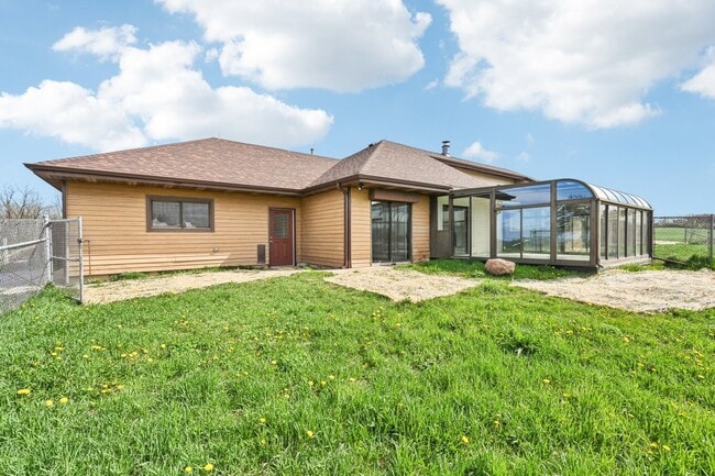 Building Photo - 1406 Busse Rd