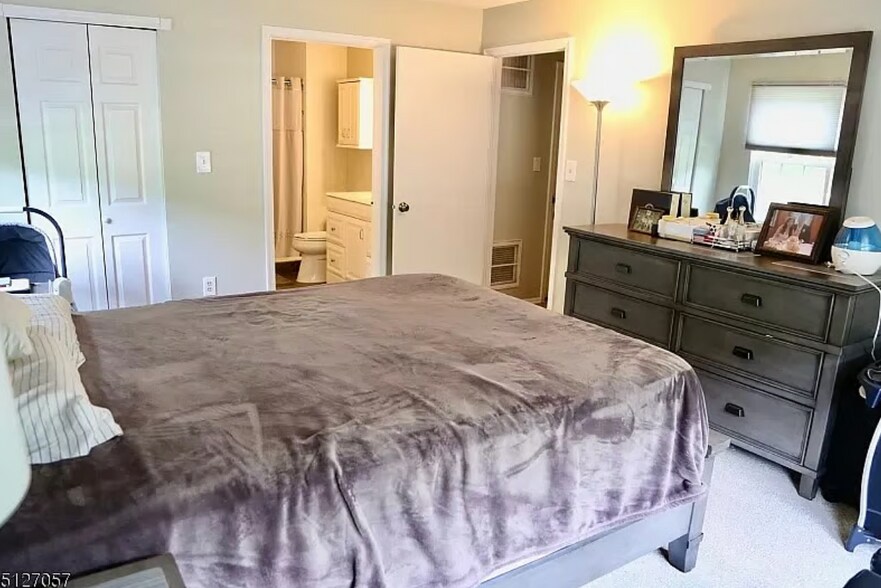 Building Photo - 49 Baldwin Ct