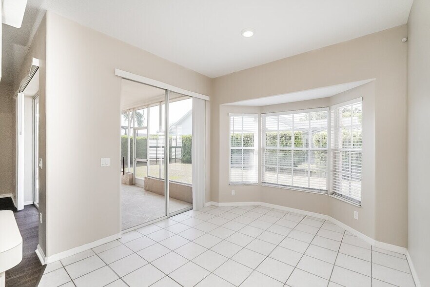 Building Photo - 8712 Cypress Lakes Blvd