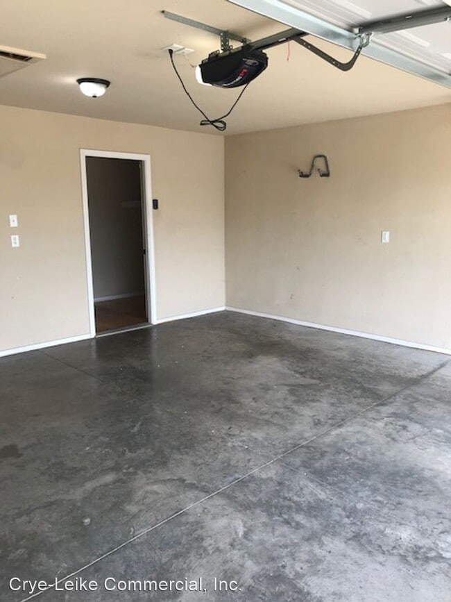 Building Photo - 6017 Trammel Estates Dr