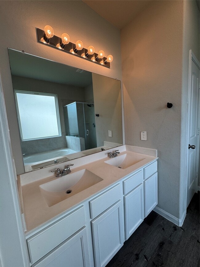 Building Photo - 305 Black Bear Dr