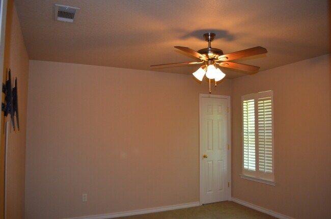 Building Photo - EXECUTIVE HOME IN COUNTRY TRAILS SUBDIVISI...