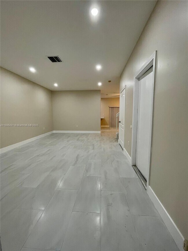 Building Photo - 14268 SW 126th Pl