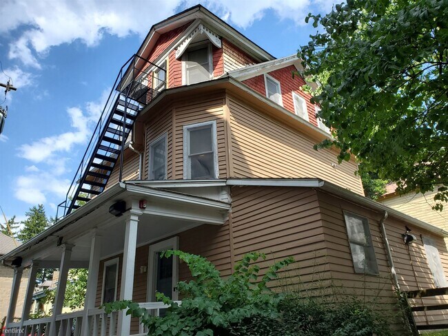 Primary Photo - 7 br, 3 bath House - 105 Dryden Court 8-Be...