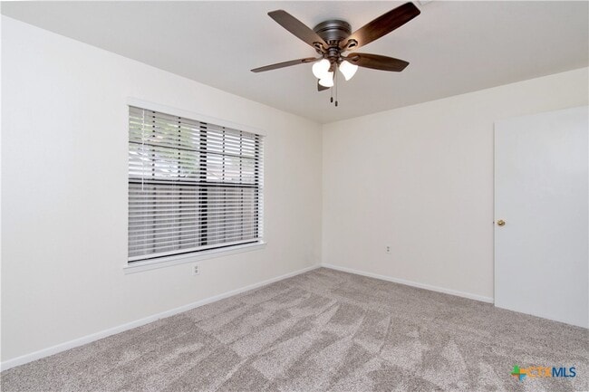 Building Photo - 1405 Oak Park Ln