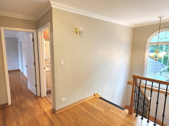 Building Photo - 1206 Lynn Terrace