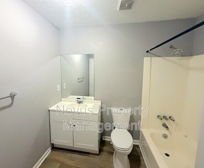 Building Photo - 125 S Meadowcliff Cir