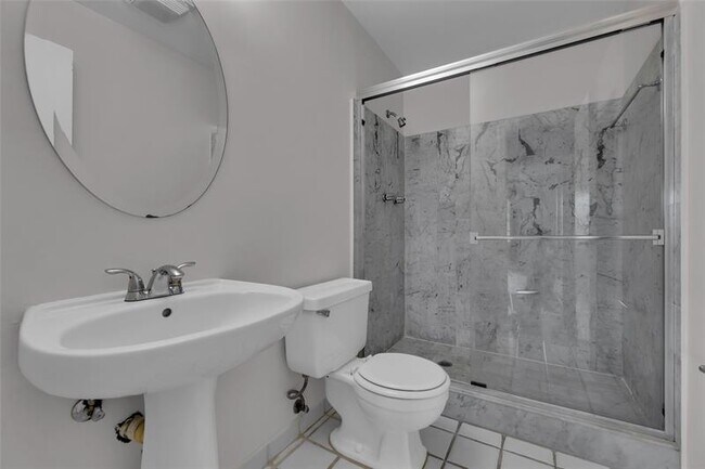 Building Photo - 6295 Bay Club Dr