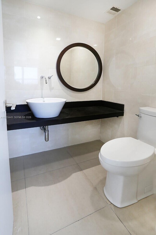 Building Photo - 11 Island Ave