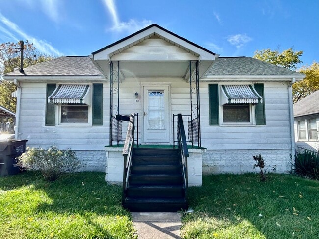Primary Photo - Beautiful Home in Castlewood!!