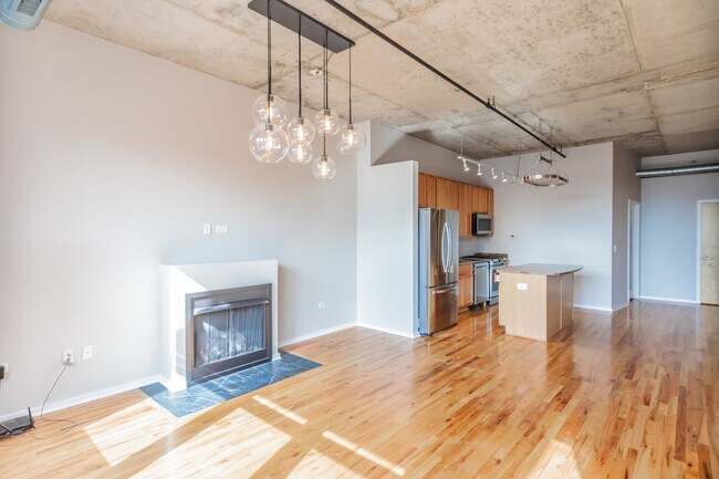 Building Photo - 6 S Laflin St