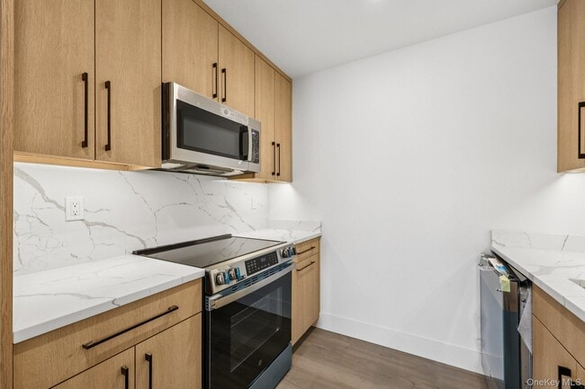 Building Photo - 325 Manville Rd