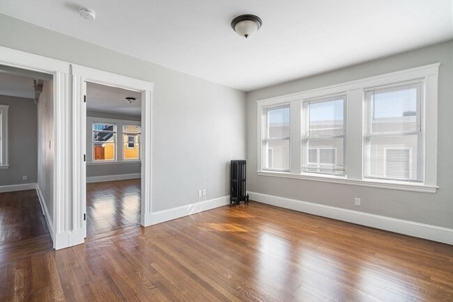 Building Photo - 10 Centre Ave