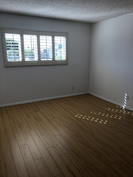 Building Photo - 1233 Amherst Ave